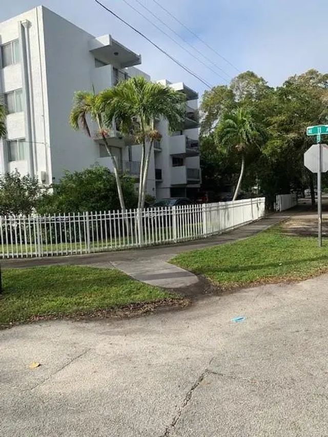 2 of 17 - 1090 Ne 129th Street #202, North Miami, FL