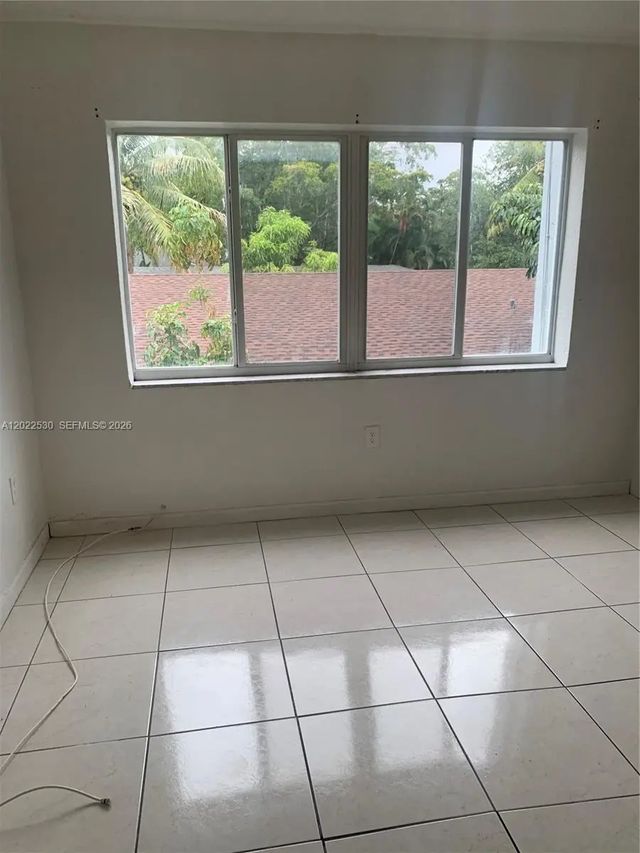 3 of 17 - 1090 Ne 129th Street #202, North Miami, FL