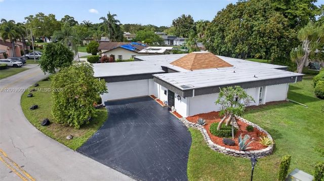 2 of 48 - 4806 Banyan Lane, Tamarac, FL