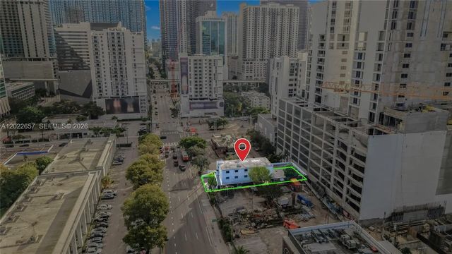 232 Sw 8th Street, Miami