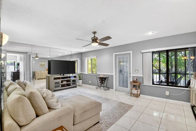 5 of 36 - 207 Pine Hov Circle #d2, Greenacres, FL