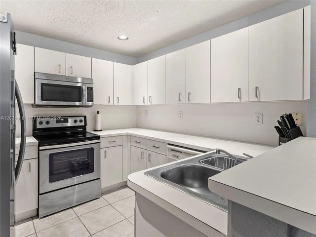 4 of 31 - 5033 Nw 114th Court, Doral, FL