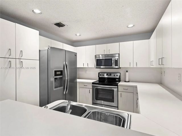 5 of 31 - 5033 Nw 114th Court, Doral, FL