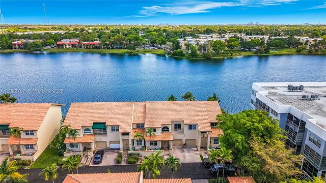 781 Ne 195th Street, Miami