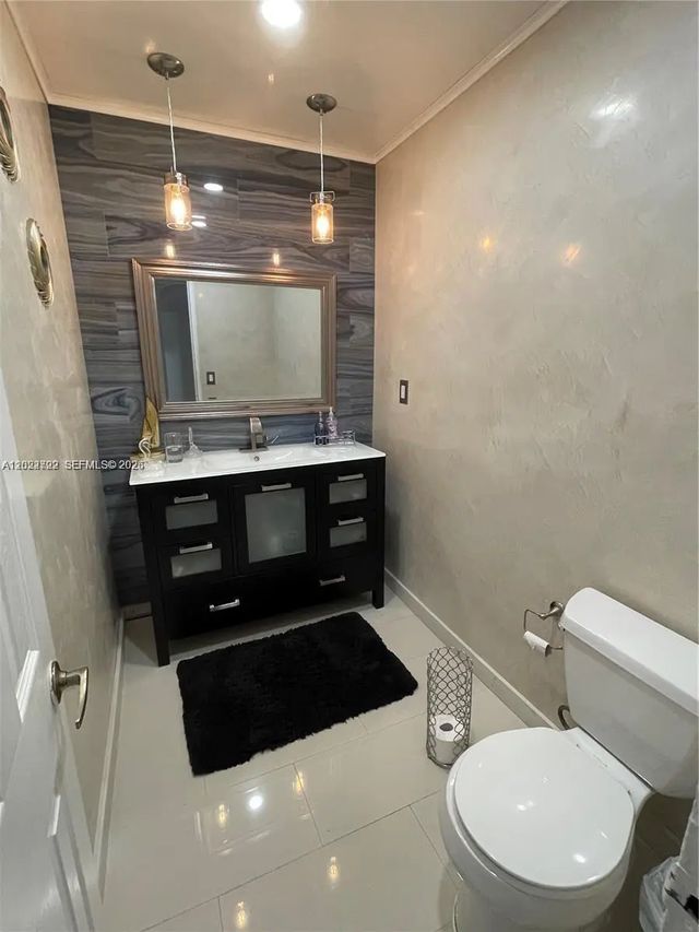 1640 N 70th Way, Hollywood