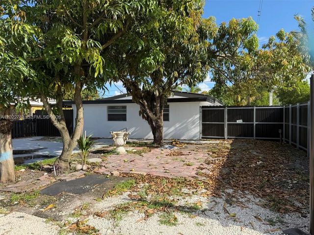 4 of 15 - 1001 S 62nd Avenue, Hollywood, FL