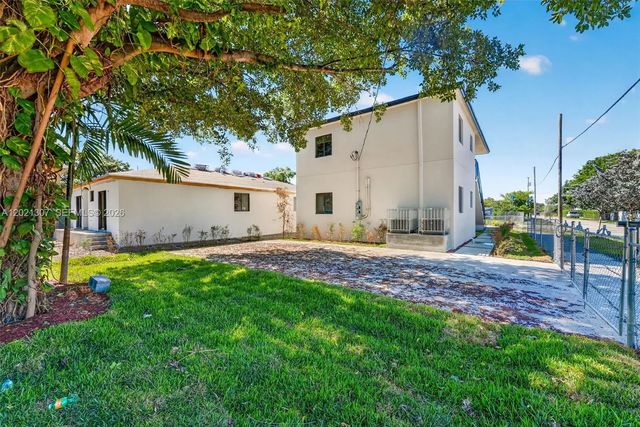 4 of 27 - 1895 Nw 47th Terrace, Miami, FL
