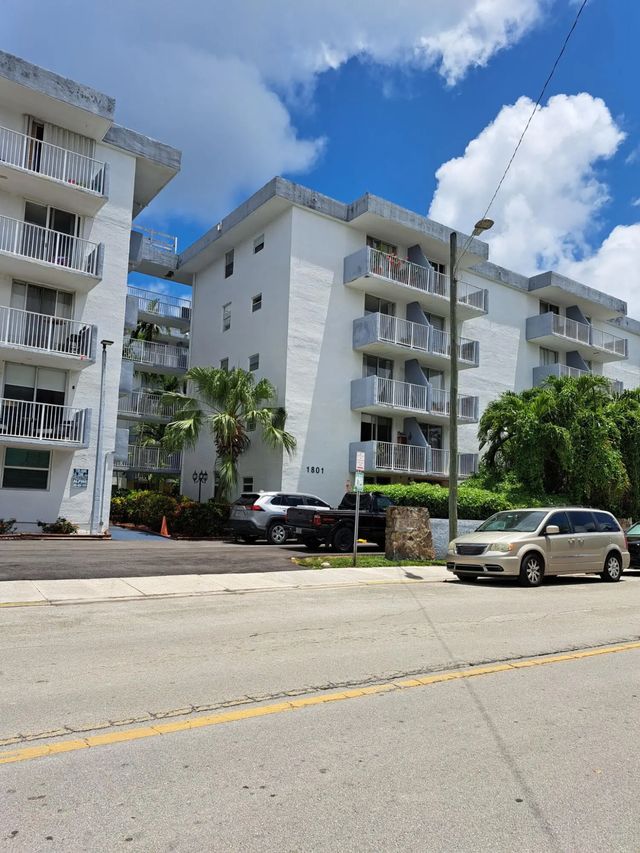 1801 S Treasure Drive, North Bay Village