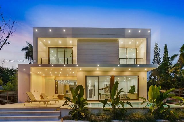 2096 Alamanda Drive, North Miami