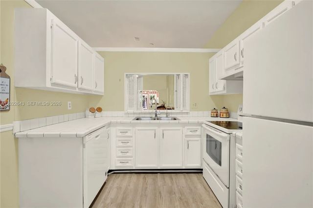 4 of 37 - 10813 Sw 158th Lane, Miami, FL