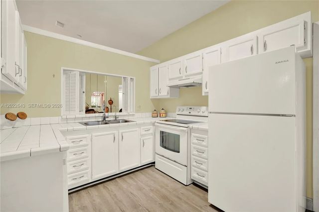 5 of 37 - 10813 Sw 158th Lane, Miami, FL