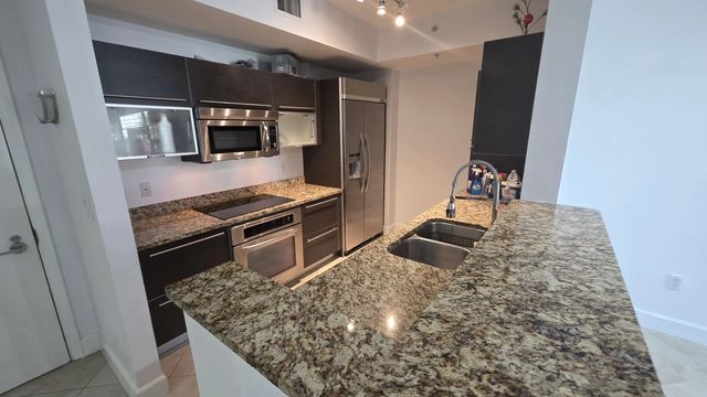 4 of 10 - 550 Okeechobee Boulevard #308, West Palm Beach, FL