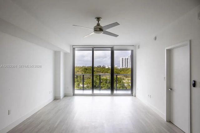 3 of 26 - 16385 N Biscayne Boulevard #403, North Miami Beach, FL