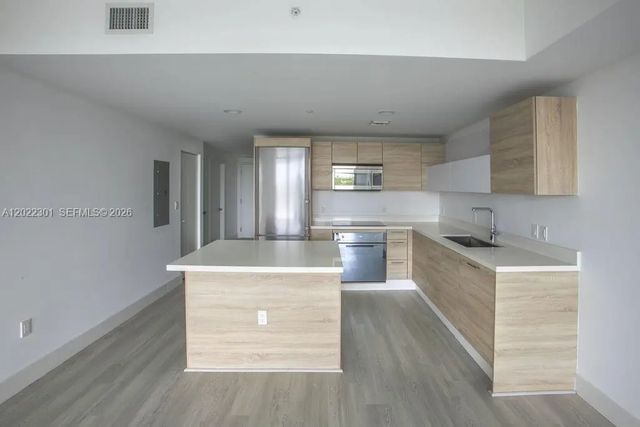 5 of 26 - 16385 N Biscayne Boulevard #403, North Miami Beach, FL