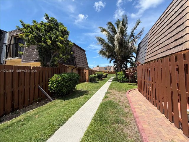 2 of 22 - 964 Springdale Circle, Palm Springs, FL