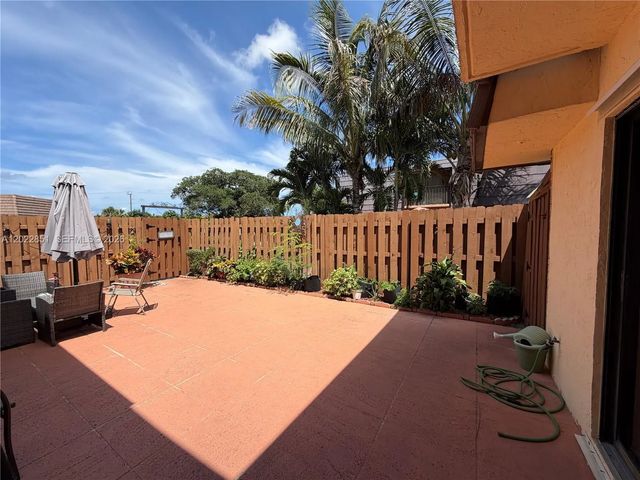 5 of 22 - 964 Springdale Circle, Palm Springs, FL
