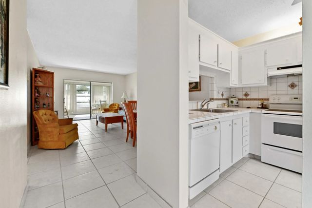 2 of 25 - 3506 Nw 49th Avenue #603, Lauderdale Lakes, FL