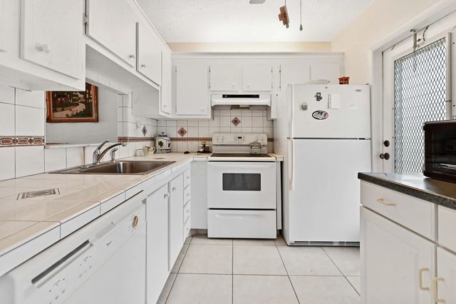 3 of 25 - 3506 Nw 49th Avenue #603, Lauderdale Lakes, FL
