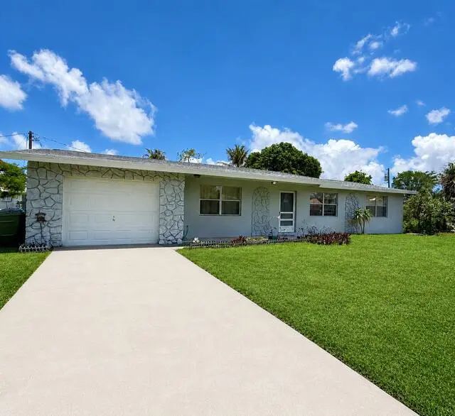 2 of 20 - 717 Se Alamanda Circle, Stuart, FL