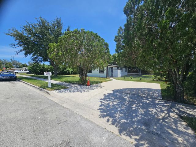 5 of 53 - 1605 W 10th Street, Riviera Beach, FL