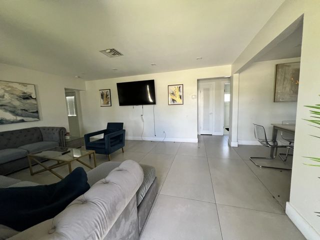 4 of 15 - 2217 Nw 4th Avenue, Wilton Manors, FL