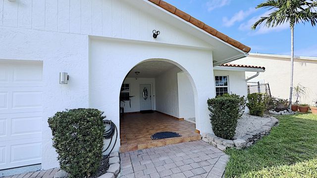 4 of 70 - 411 Se 4th Street, Dania Beach, FL