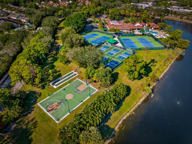 5 of 37 - 113 Egret Circle, Greenacres, FL