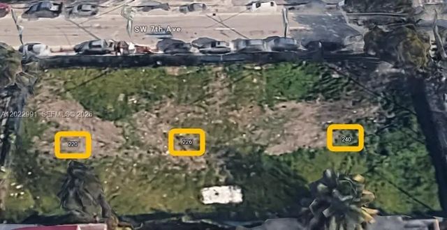 3 of 5 - 240 Sw 7th Avenue, Miami, FL