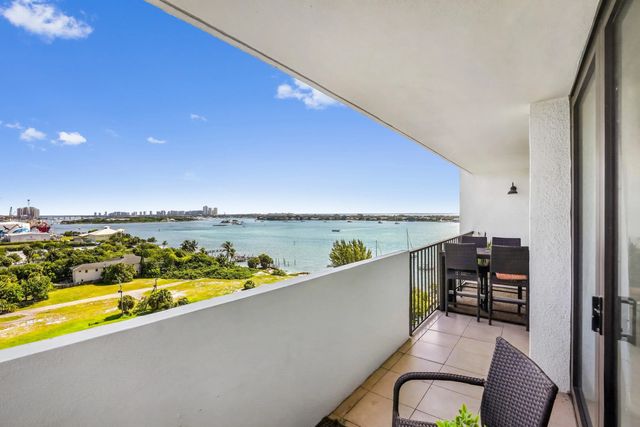 2 of 34 - 5600 N Flagler Drive #1106, West Palm Beach, FL