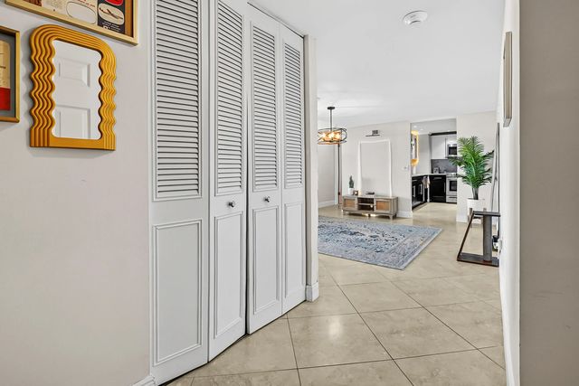 4 of 34 - 5600 N Flagler Drive #1106, West Palm Beach, FL