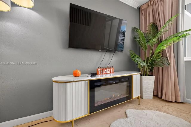 3 of 72 - 19201 Collins Avenue #949, Sunny Isles Beach, FL