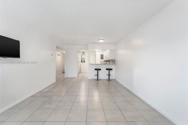 5 of 19 - 1900 W 54th Street #220, Hialeah, FL