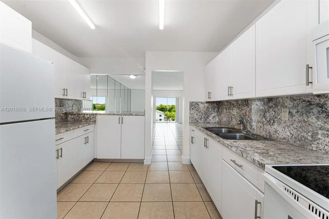 4 of 15 - 1950 W 54th Street #412, Hialeah, FL