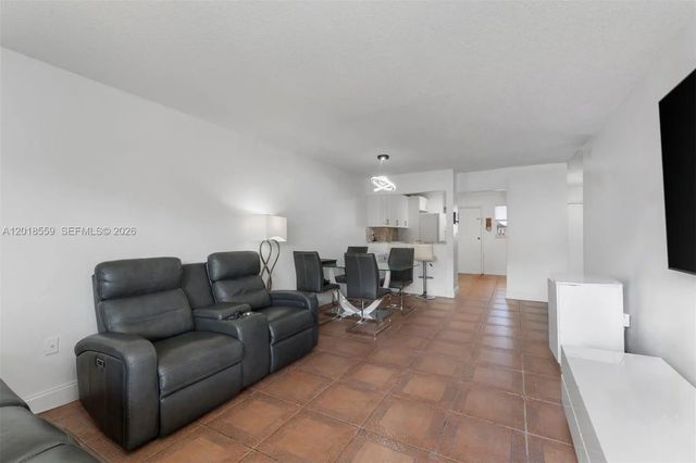 4 of 15 - 1950 W 54th Street #406, Hialeah, FL