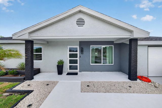 264 Sw Cherryhill Road, Port St. Lucie