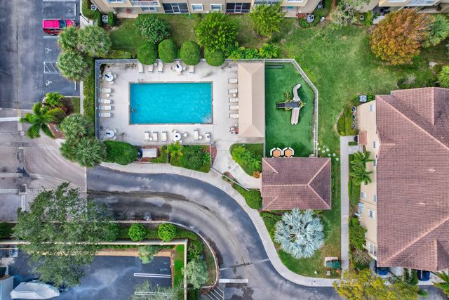 114 Lighthouse Circle #unit C, Tequesta