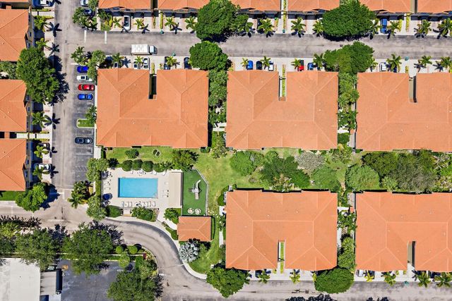 2 of 30 - 114 Lighthouse Circle #unit C, Tequesta, FL
