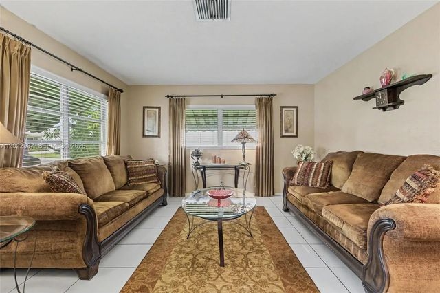 4 of 35 - 8309 Nw 59th Place, Tamarac, FL