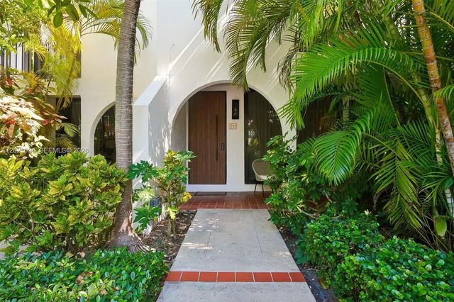 2 of 31 - 425 Grapetree Drive #211, Key Biscayne, FL