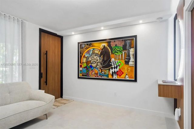 4 of 31 - 425 Grapetree Drive #211, Key Biscayne, FL