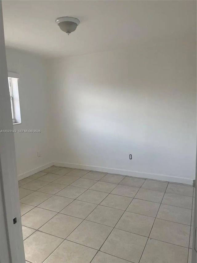 5 of 27 - 3410 Sw 89th Court, Miami, FL