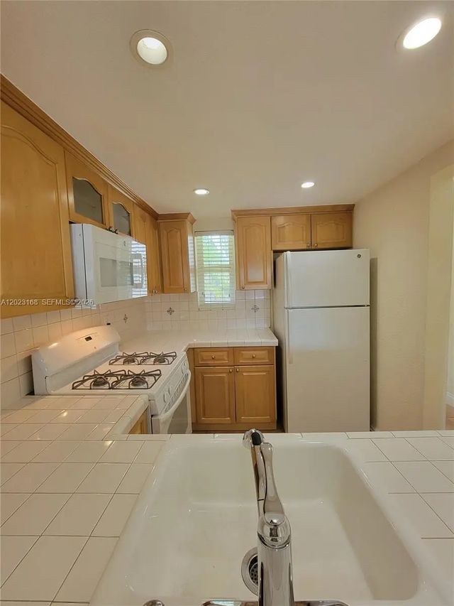 3 of 16 - 6707 N Kendall Drive #107, Pinecrest, FL
