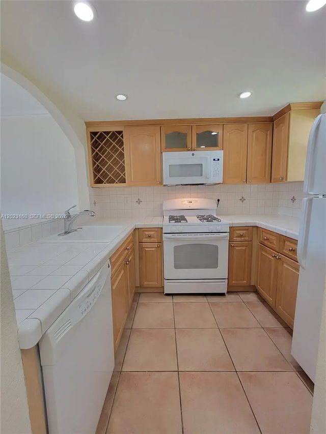 4 of 16 - 6707 N Kendall Drive #107, Pinecrest, FL