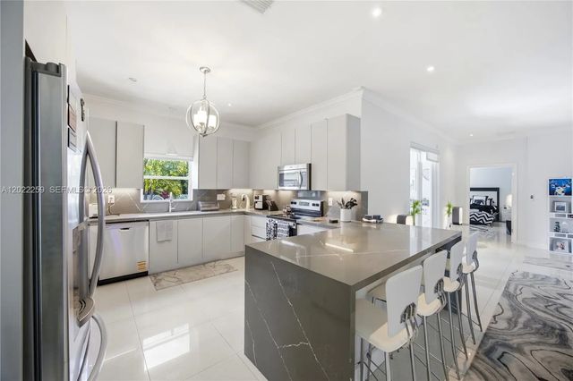 105 Ne 28th Court, Wilton Manors