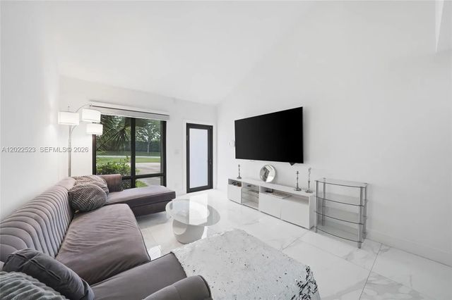 2 of 31 - 455 Ne 210th Terrace, Miami, FL