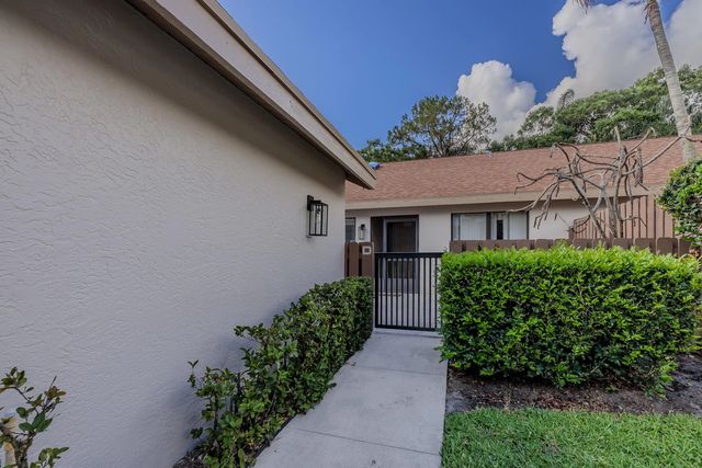 2054 Sw Silver Pine Way #123d, Palm City