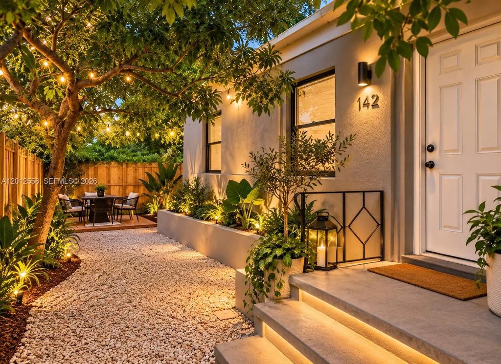 142 Ne 56th Street #a, Miami