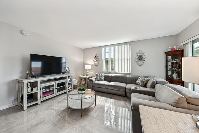 2 of 30 - 6000 Ne 22nd Way #3a, Fort Lauderdale, FL