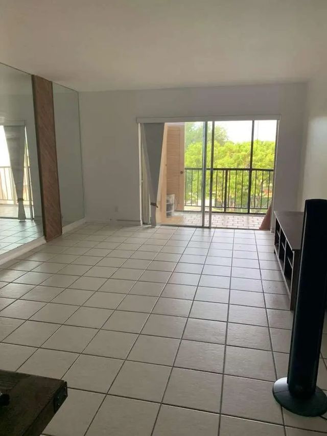4 of 36 - 13707 Kendale Lakes Circle #ph13, Miami, FL