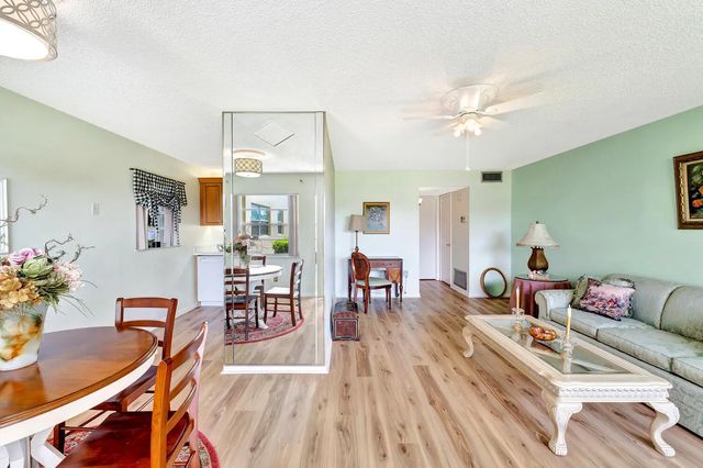 4 of 18 - 98 Spring Lake Drive, Vero Beach, FL